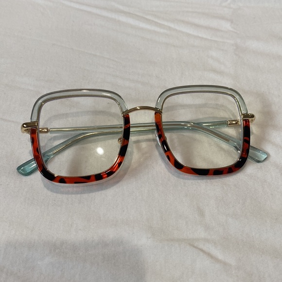 Trendy clear glasses - Picture 4 of 4